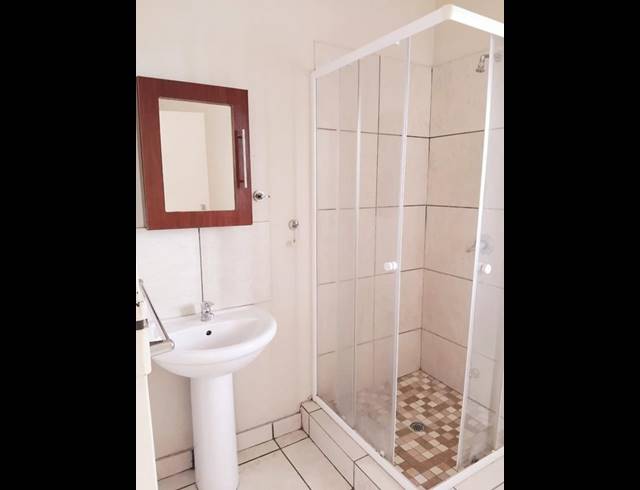 2 BEDROOM PROPERTY TO RENT IN BULT WEST